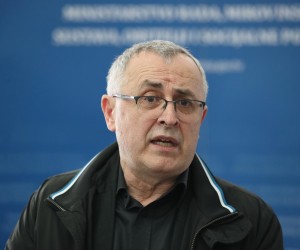 08.04.2022., Zagreb - U Ministarstvu rada, mirovinskoga sustava, obitelji i socijalne politike odrzan je sastanak pregovarackih odbora Vlade RH i predstavnika sindikata o sklapanju temeljnog kolektivnog ugovora za sluzbenike i namjestenike u javnim sluzbama te kolektivnog ugovora za drzavne sluzbenike i namjestenike. Pregovori s predstavnicima sindikata javnih sluzbi. Izjave nakon sastanka. Zeljko Stipic. Photo: Sanjin Strukic/PIXSELL