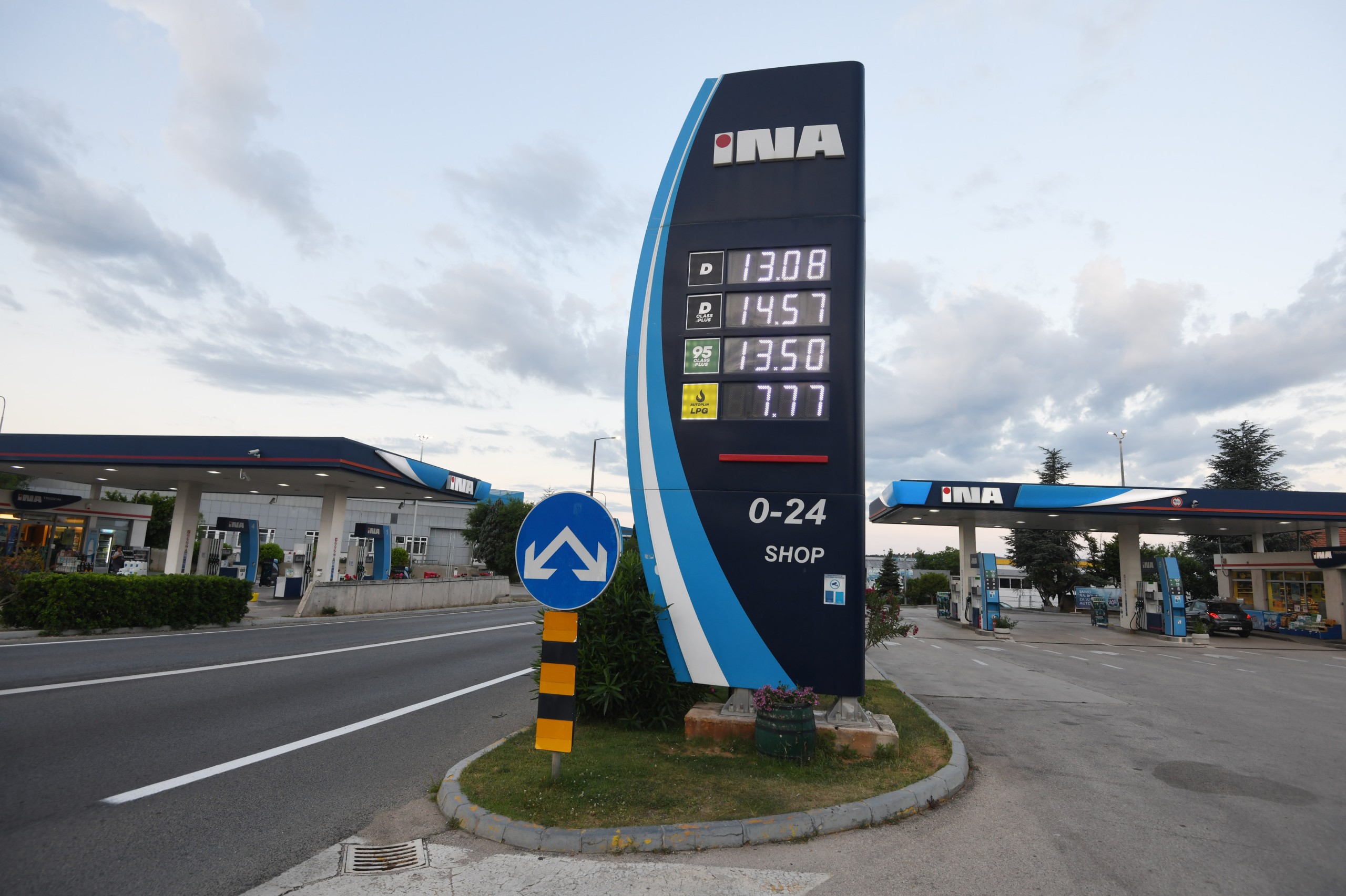 08.06.2022., Sibenik - Zbog intervencije vlade RH koja je spustila trosarine nize cijene goriva na benzinskim postajama u Republici Hrvatskoj. Photo: Hrvoje Jelavic/PIXSELL