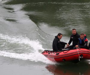09.07.2015., Prelog - Sa dna derivacijskog kanala kod akumulacijskog jezera HE Cakovec izvuceno je osobno vozilo Opel Astra za koji se sumnja da je vozila Ivana Fogadic, majka koja je zajedno sa sinom Patrikom nestala u nedjelju.rPhoto: Vjeran Zganec-Rogulja/PIXSELL