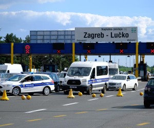 09.07.2022., Zagreb - Navijaci Torcide dolaze na utakmicu Superkupa između Dinama i Hajduka. Policija ih docekuje na naplatnim postajama Lucko. Photo: Slaven Branislav Babic/PIXSELL