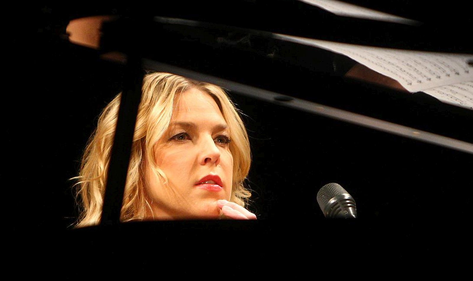 13.11.2009., Zagreb - Kanadska jazz pijanistica i pjevacica Diana Krall nastupila pred mnogobrojnom publikom u Koncertnoj dvorani Drazena Petrovica. rPhoto: Dalibor Urukalovic/PIXSELL
