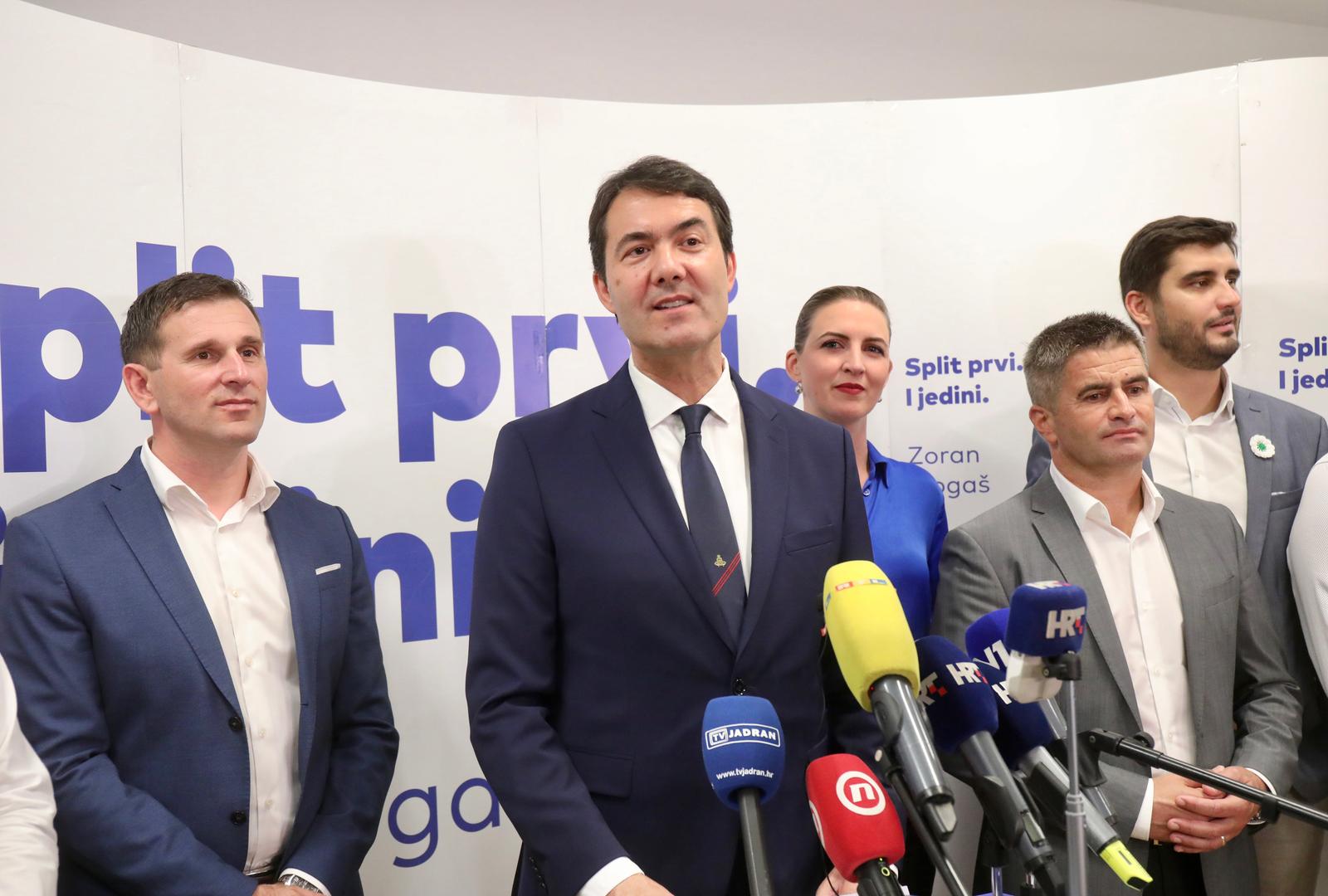 10.07.2022., Split - Zoran Djogas i Vice Mihanovic u drustvu kolega dali izjave za medije i cestitali Ivici Puljku na pobjedi. Photo: Ivo Cagalj/PIXSELL