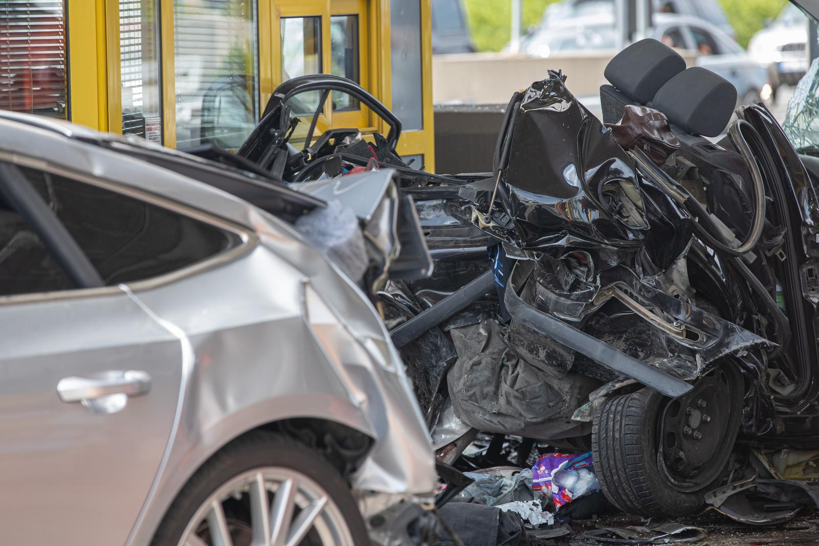 11.07.2019., Sveta Helena - U teskoj prometnoj nestreci na naplatnim kucicama Sveta Helena sudjelovala su tri vozila. Unesrecene je odvezla hitna pomoc, a policija provodi ocevid."nPhoto: Davor Puklavec/PIXSELL