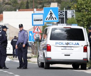 11.10.2021., Bilice - Na cesti kod Bilica u prometnoj nesreci smrtno je stradala jedna osoba. Na mjestu dogadjaja obavlja ocevid, promet na mjestu nesrece je obustavljen i preusmjerava se na druge ceste. Photo: Dusko Jaramaz/PIXSELL