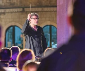 11.07.2016., Dubrovnik - Ispred Crkve svetog Vlaha odrzan je gala koncert uz sudjelovanje Simfonijskog orkestra HRT-a, pod ravnanjem Mladena Tarbuka a kao najsjajniji dio veceri zasjali su tenor Jose Cura, te sopranistica Linda Ballova. Cura je redoviti gost najuglednijih svjetskih glazbenih dvorana, poznat po svojim snaznim i originalnim interpretacijama opernih uloga, ali i po nekonvencionalnim i inovativnim koncertnim izvedbama."nPhoto: Grgo Jelavic/PIXSELL