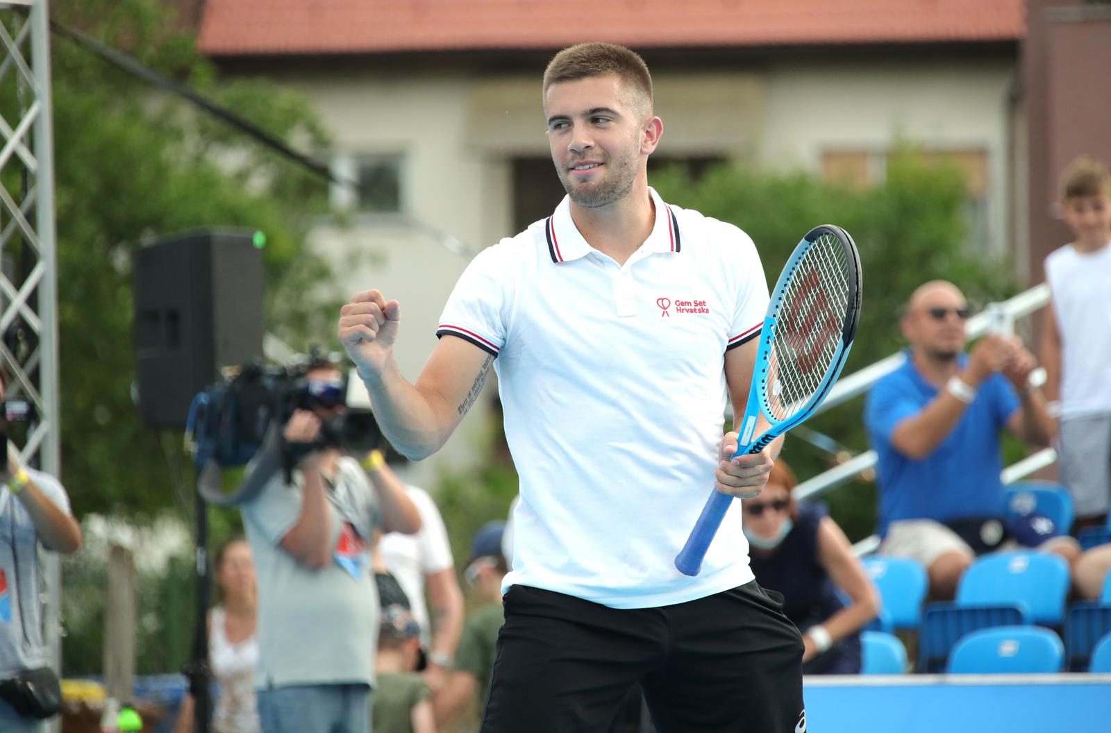 13.07.2021., Petrinja - Odrzano je drugo izdanje humanitarno - sportskog spektakla Gem Set Hrvatska. Projekt je to koji organizira Zaklada Marin Cilic, a okuplja najpoznatije sportase i sportasice Hrvatske s ciljem izgradnje sportskih igralista za djecu i promocije vaznosti bavljenja sportom od najranije dobi. Borna Coric Photo: Sanjin Strukic/PIXSELL