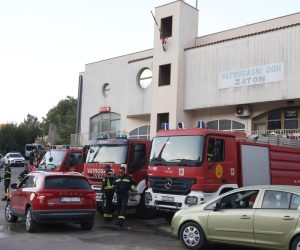 13.07.2022., Zaton - Stanje u Zatonu kojem prijeti vatrena buktinja. Grad je zbog pozara ostao bez struje, a vatra jos nije ugasena. Photo: Dusko Jaramaz/PIXSELL