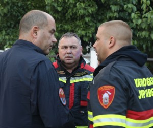 13.07.2022., Zaton - Stanje u Zatonu kojem prijeti vatrena buktinja. Grad je zbog pozara ostao bez struje, a vatra jos nije ugasena. Slavko Tucakovic Photo: Dusko Jaramaz/PIXSELL