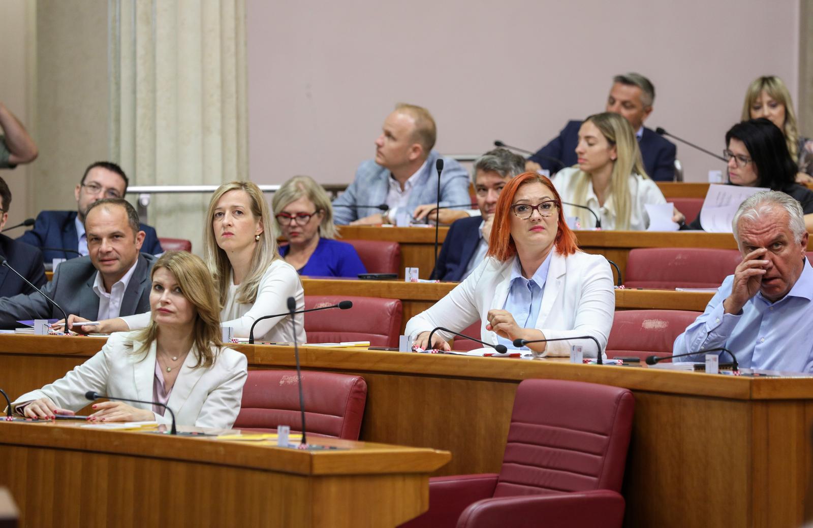 15.07.2022., Zagreb - Posljednjeg dana rada Hrvatskog sabora uoci ljetne stanke koja traje od 15. srpnja do 15. rujna, saborski zastupnici glasovali su o potvrdi Marka Primoraca za novog ministra finacija, o Zakonu o sigurnosti na cestama, o ustavnim promjenama oko referenduma te o ostalim raspravljenim prijedlozima zakona. Sinisa Hajdas Doncic, Mirela Ahmetovic, Sabina Glasovac, Rajko Ostojic Photo: Patrik Macek/PIXSELL