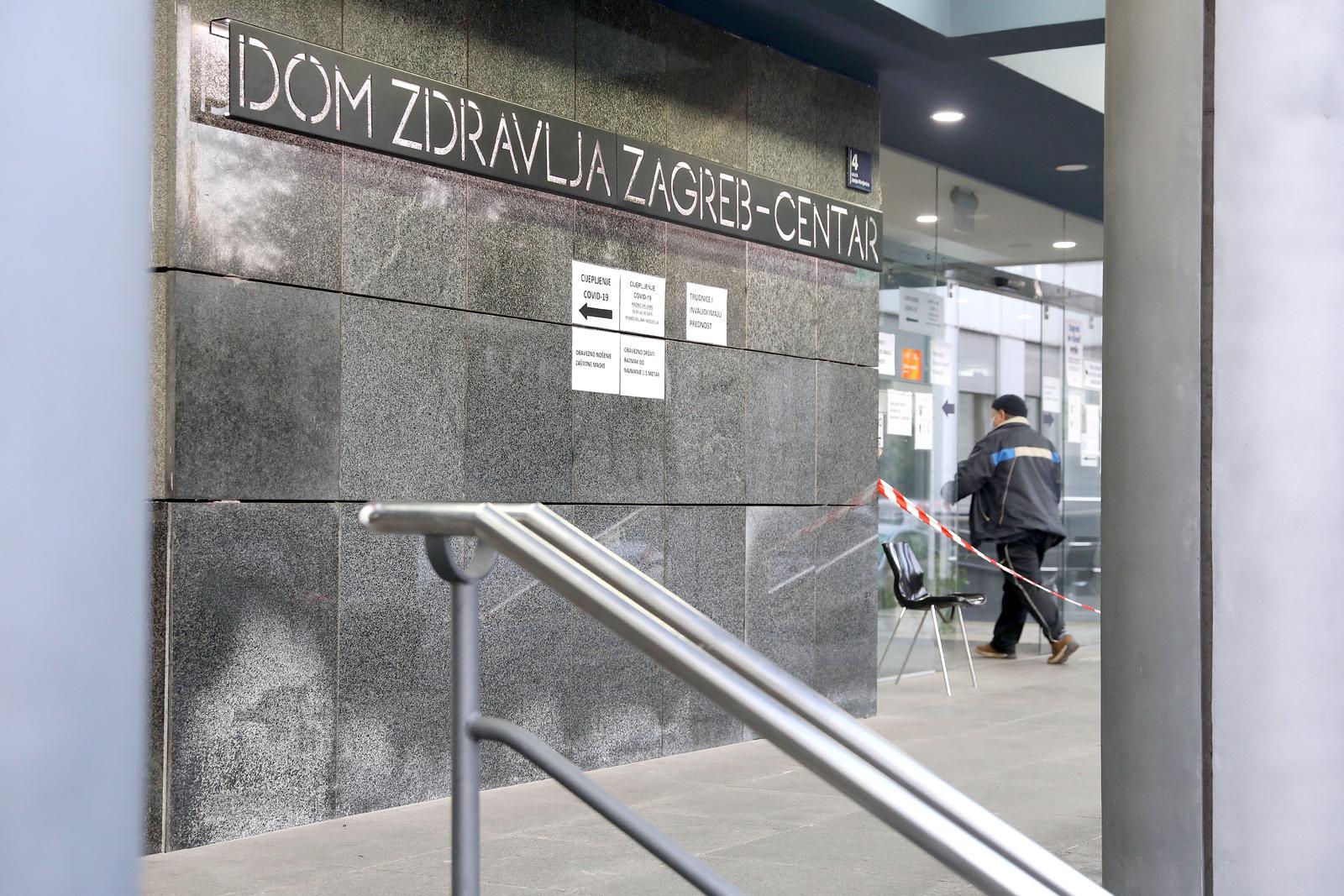 17.10.2022., Zagreb - Od danas bi trebalo poceti testiranje brzim antigenskim testovima u domovima zdravlja, kod obiteljski lijecnika i stomatologa. Za sada nema potvrde da ce se testiranje provoditi na svim mjestima koje je predvidjelo Ministarstvo zdravstva.
  Photo: Patrik Macek/PIXSELL