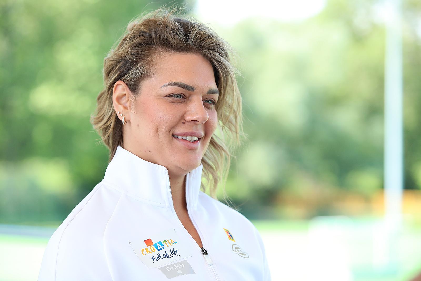 18.05.2022., Zagreb - Najuspjesnija sportasica, dvostruka olimpijska, dvostruka svjetska i peterostruka europska prvakinja Sandra Perkovic uoci odlaska u Birmingham na miting Dijamantne lige odrzala je konferenciju za medije na atletskom stadionu Mladost.  Photo: Goran Stanzl/PIXSELL