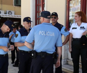 18.07.2022., Sibenik - Svecano otvorenje projekta Sigurna turisticka destinacija 2022 odrzano je u sibenskom kazalistu. Uz brojne uzvanike na otvorenju su prisutvovali i ministrica turizma i sporta Nikolina Brnjac, potpredsjednik Vlade i ministar unutarnjih poslova Davor Bozinovic, ravnatelj policije Nikola Milina te brojni drugi.

  Photo: Dusko Jaramaz/PIXSELL