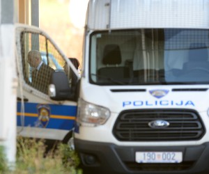 18.11.2015., Zagreb - Policija na Oranicama blokirala put snimateljima i fotoreporterima. rPhoto: Marko Prpic/PIXSELL