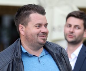 19.05.2021.,Sibenik-Ispred zgrade Sibensko-kninske zupanije konferenciju za medije odrzao je dr.sc. Marko Jelic,nezavisni kandidat za zupana sibensko-kninskog. Konferenciji su prisustvovati i drugi akteri zupanijske politicke scene koji podrzavaju Marka Jelica.rPhoto: Dusko Jaramaz/PIXSELL