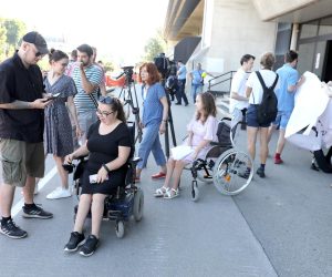19.07.2022., Zagreb - Ispred Ministarstva rada, mirovinskoga sustava, obitelji i socijalne politike odrzana je konferencija za medije o problemima osobnih asistenata i korisnika osobne asistencije, te o prijedlozima i ocekivanjima vezanima za najavu donosenja zakona o osobnoj asistenciji. Na konferenciji su govorili Nikola Ptic; Melani Boris, Hrvoje Curlin i Sandra Kasunic. 
 Photo: Patrik Macek/PIXSELL