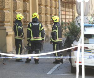 19.07.2022.,Zagreb - Dan nakon pozara koji je buknuo na krovistu zgrade u Ulici Petra Berislavica.Vatrgasci su jos uvijek na terenu Photo: Lovro Domitrovic/PIXSELL