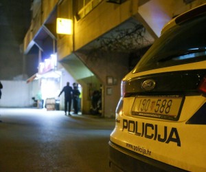 20.04.2022., Zagreb - Pljacka poste u Ulici brace Domany gdje je u tijeku policijski ocevid. Photo: Matija Habljak/PIXSELL