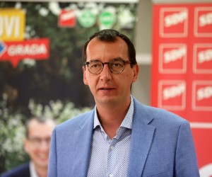 20.06.2022., Rijeka - Konferencija za medije predsjednika SDP-a Pedje Grbina i gradonacelnika Rijeke Marka Filipovica, u drustvu Mirele Ahmetovic, Zeljka Jovanovica, Vojka Obersnela i Petra Mamule. 
  Photo: Goran Kovacic/PIXSELL