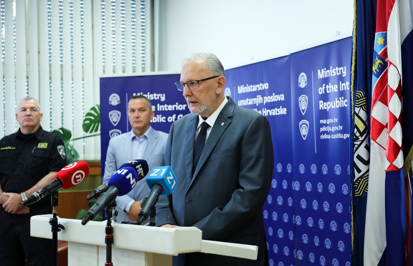 20.07.2022., Zagreb, U sjedistu Ministarstva unutarnjih poslova, potpredsjednik Vlade i ministar unutarnjih poslova dr. sc. Davor Bozinovic je s  Marijanom Kusticem, predsjednikom Hrvatskog nogometnog saveza, potpisao Protokol o sigurnosti na utakmicama visokog rizika. Photo: Emica Elvedji/PIXSELL