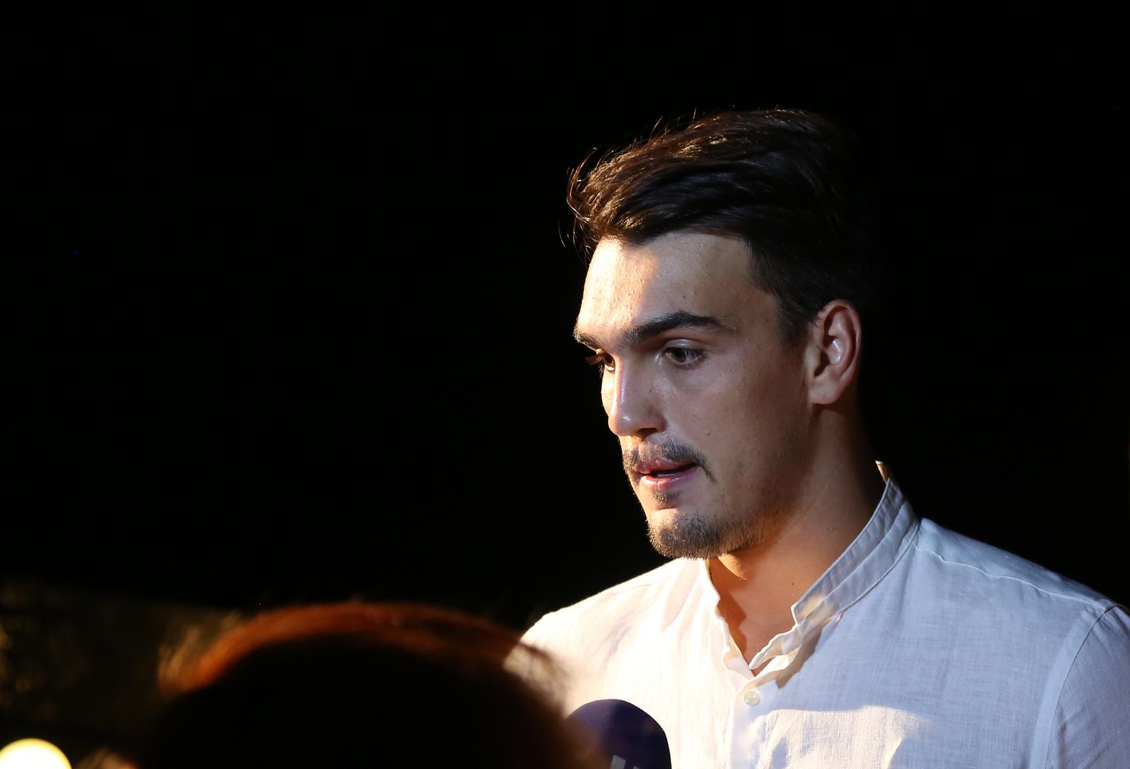 Šibenik: Konferencija i pretpremijera dokumentarnog filma o Dariju Šariću i njegovoj obitelji 20.08.2018., Sibenik - Konferencija za medije i pretpremijera dokumentarnog filma o kosarkasu Dariju Saricu i njegovoj obitelji na tvrdjavi Barone.rrPhoto: Dusko Jaramaz/PIXSELL