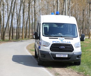 21.04.2022.,Ceminac - Policija od jutros pretrazuje kucu za odmor Zlatka Pinjuha u Grabovcu, nacelnika baranjske opcine Ceminac. Uhiceni su nacelnik Pinjuh, njegovi sinovi te nacelnikova partnerica  Photo: Davor Javorovic/PIXSELL