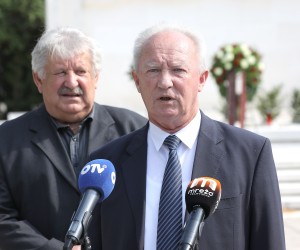 21.06.2022., Zagreb - U povodu obiljezavanja Dana antifasisticke borbe i pocetka NOB-a, izaslanstvo Saveza antifasistickih boraca i antifasista RH i njegovih udruga, polozili su u cvijece na Grobnici narodnih heroja i na Partizanskom groblju na groblju Mirogoj.
 Photo: Patrik Macek/PIXSELL