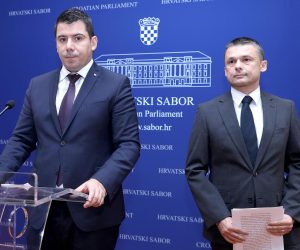 Zagreb: Grmoja o navodnoj političkoj i pravosudnoj zaštiti razotkrivenog kriminala  21.09.2018., Zagreb - U Saboru je odrzana konferencija za medije zastupnika Nikole Grmoje. O navodnoj politickoj i pravosudnoj zastiti razotkrivenog kriminala govorili su Nikola Grmoja i Damir Sabljak. Photo: Patrik Macek/PIXSELL