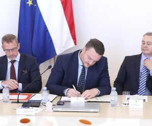 22.07.2022., Zagreb - U Banskim dvorima odrzana je svecanost potpisivanja Memoranduma o razumijevanju u vezi prekoracenja po tekucem racunu. Na svecanosti su sudjelovali ministar financija Marko Primorac, guverner Hrvatske narodne banke Boris Vujcic te predstavnici banaka, koji su potpisali Memorandum.    
  Photo: Patrik Macek/PIXSELL