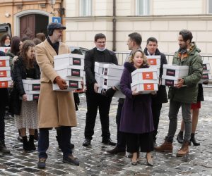 24.01.2022.,Zagreb - Most je Saboru predao potpise za dvije referendumske inicijative "Odlucujmo zajedno" i "Dosta je stozerokracije" s dva pitanja kojima se trazi da se odluke o ljudskim pravima i slobodama donose u Saboru dvotrecinskom vecinom, a ne da ih donosi Nacionalni stozer i da se ukinu covid potvrde. Photo: Robert Anic/PIXSELL