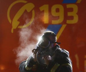 25.01.2019., Zagreb - Nekoliko vatrogasnih vozila gasi pozar koji je planuo u skladistu u Golikovoj ulici u Voltinom naselju. Photo: Borna Filic/PIXSELL