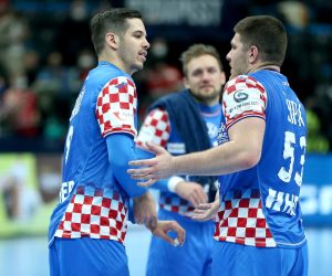 26.01.2022., Multifunctional Arena, Budimpesta, Madjarska - EHF Europsko prvenstvo, skupina I, 4. kolo, Nizozemska - Hrvatska. Ante Gadza, Marin Sipic. Photo: Sanjin Strukic/PIXSELL