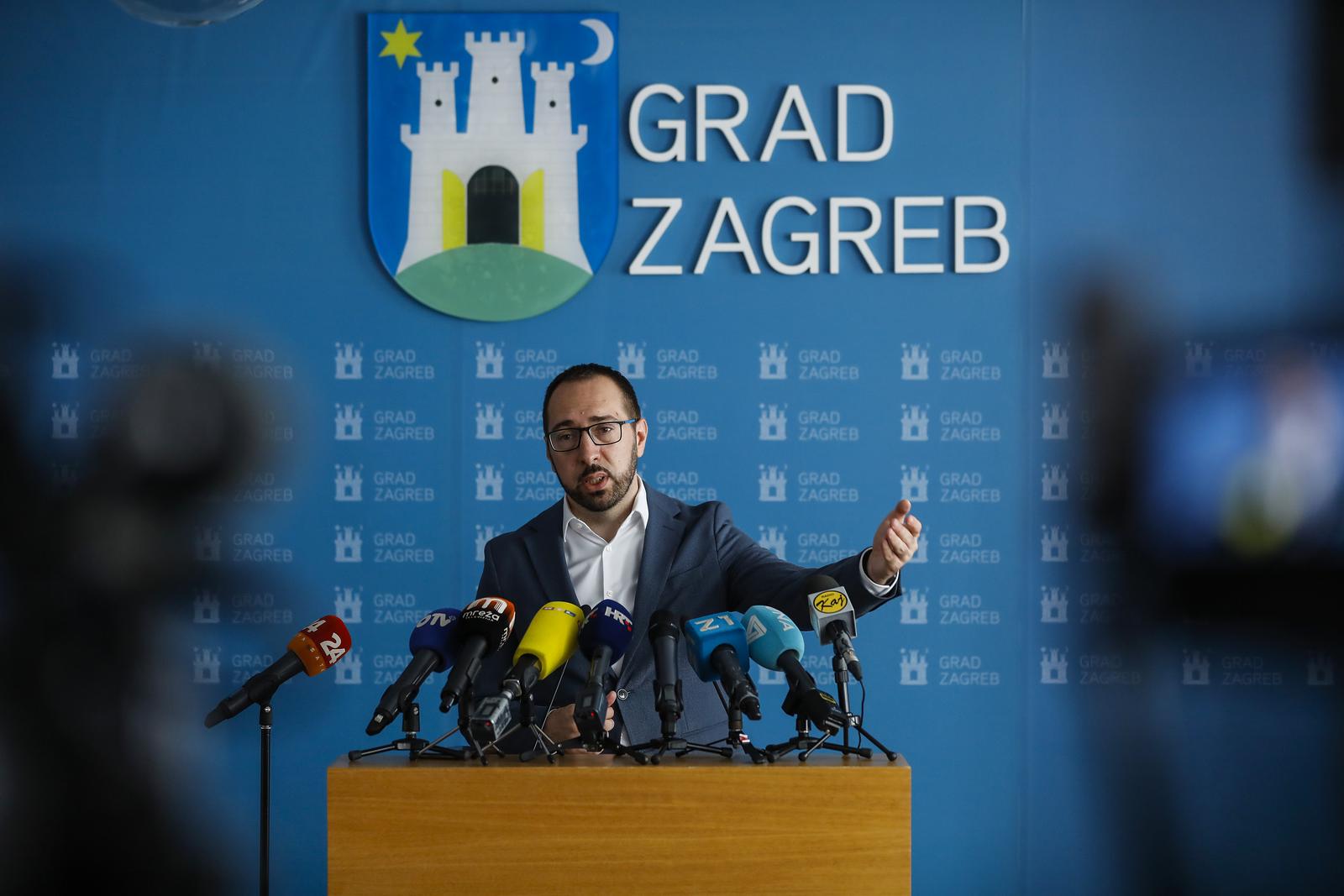 26.07.2022,Zagreb - Redovita konferencija za novinare  zagrebackogi gradonacelnika Tomislava Tomasevica i zamjenice gradonacelnika Danijele Dolenec odrzana je u auli Gradske uprave.
 Photo: Jurica Galoic/PIXSELL