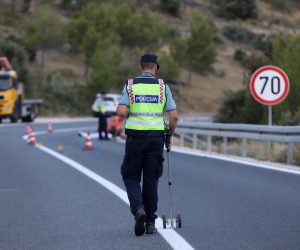 28.06.2022., Sparadici - Na drzavnoj cesti D-8 u Sparadicima dogodila se prometna nesreca. U slijetanju osobnog automobila jedna je osoba smrtno stradala, a promet je zatvoren tijekom ocevida. Photo: Dusko Jaramaz/PIXSELL