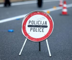 28.06.2022., Sparadici - Na drzavnoj cesti D-8 u Sparadicima dogodila se prometna nesreca. U slijetanju osobnog automobila jedna je osoba smrtno stradala, a promet je zatvoren tijekom ocevida. Photo: Dusko Jaramaz/PIXSELL