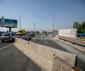 28.06.2022., Zagreb - Zbog izvodjenja radova sanacije prijelaznih naprava na Mostu slobode od utorka 31.05.2022. godine, od 10,00 sati do nedjelje 31.08.2022. godine do 20,00 sati, zauzimat ce se dio kolnika, a promet ce se odvijati po preostalom slobodnom dijelu kolnika jednim prometnim trakom za svaki smjer. Photo: Igor Kralj/PIXSELL