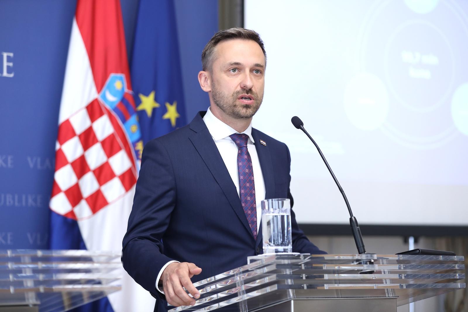 28.06.2022., Zagreb - Predsjednik Vlade Andrej Plenkovic i  potpredsjednica Europske komisije Dubravka Suica te ministar Marin Piletic dali su izjave nakon sastanka u Banskim dvorima. Photo: Patrik Macek/PIXSELL