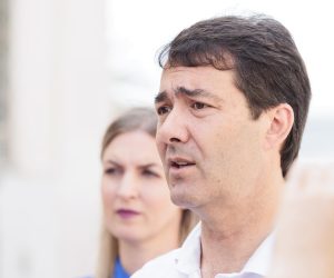 28.06.2022., Split - Konferencija za medije kandidata za gradonacelnika Splita Zorana Dogasa uz kojeg su bili i zamjenici Zrinka Muzinic Bikic i Tomislav Suta.
Zrinka Muzinic Bikic, Zoran Dogas
   Photo: Miroslav Lelas/PIXSELL