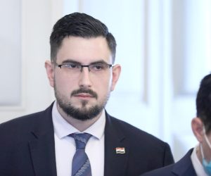 29.03.2022., Zagreb - Glasnogovornik Vlade Marko Milic pridruzio se u zadnje vrijeme popularnom trendu u Banskim dvorima i pustio bradu i brkove.
  Photo: Patrik Macek/PIXSELL