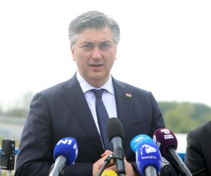 29.04.2022., Karlovac - Premijer Andrej Plenkovic nazocio je otvorenju mosta preko rijeke Kupe u Gornjem Pokupju. Otvorenju su nazocili ministri   Oleg Butkovic, Gordan Grlic Radman, zupanica Karlovacle zupanije Martina Furdek Hajdin,gradonacelnica Ozlja Lidija Bosnjak, gradonacelnik Karlovca Damir Mandic,predsjednik Uprave Hrvatskih cesta Josip Skoric te brojni drugi.
 Photo: Kristina Stedul Fabac/PIXSELL