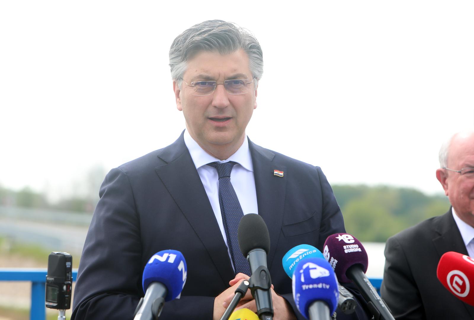 29.04.2022., Karlovac - Premijer Andrej Plenkovic nazocio je otvorenju mosta preko rijeke Kupe u Gornjem Pokupju. Otvorenju su nazocili ministri   Oleg Butkovic, Gordan Grlic Radman, zupanica Karlovacle zupanije Martina Furdek Hajdin,gradonacelnica Ozlja Lidija Bosnjak, gradonacelnik Karlovca Damir Mandic,predsjednik Uprave Hrvatskih cesta Josip Skoric te brojni drugi.
 Photo: Kristina Stedul Fabac/PIXSELL