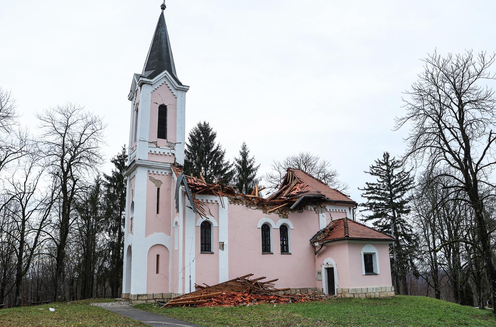 30.12.2020., Majur - Opcina Majur sa selima Grabostani, Mracaj, Knezovljani, Kukuruzari i Umetici pogodjeni potresom i srusenim starim kucama. Zitelji sami popravljaju stetu jer im jos nije pristigla pomoc. Srusena crkva svetog Ive u Mracaju.Photo: Marko Prpic/PIXSELL