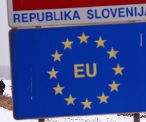 31.01.2017., Strigova, Gibina - Slovenci uklanjaju zilet zicu i buse rupe za postavljanje panel ograde. rPhoto: Vjeran Zganec Rogulja/PIXSELL