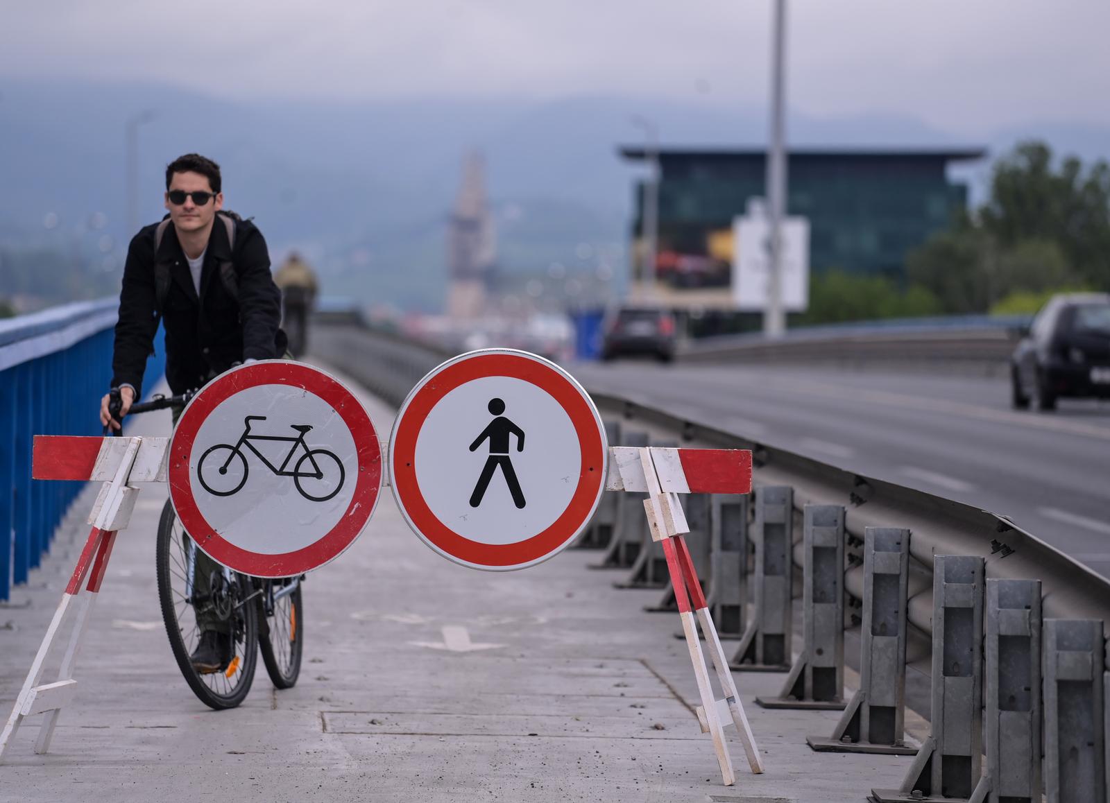 31.05.2022., Zagreb - U tijeku su pripreme za zatvaranje dijela Mosta slobode radi sanacije prijelaznih naprava. Photo: Igor Soban/PIXSELL