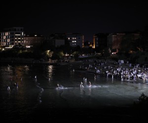 31.07.2021., Split - Kupaliste Bacvice nakon zatvaranja ugostiteljskih objekata postalo okupljaliste mladih. rPhoto: Ivo Cagalj/PIXSELL
