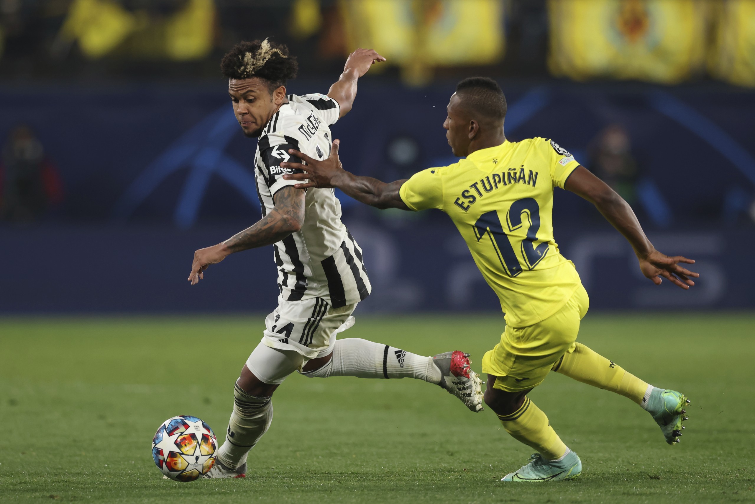 February 22, 2022, Villarreal, United Kingdom: Villarreal, Spain, 22nd February 2022. Weston McKennie of Juventus turns Pervis Estupinan of Villarreal CF during the UEFA Champions League match at Estadio de la Ceramica, Villarreal. Picture credit should read: Jonathan Moscrop / Sportimage(Credit Image: (Cal Sport Media via AP Images)
