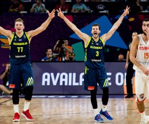 14.09.2017, Sinan Erdem Dome, Istanbul, TUR, FIBA EuroBasket 2017, Spanien vs Slowenien, Halbfinale, im Bild Luka Doncic of Slovenia and Goran Dragic of Slovenia reacts // during the EuroBasket 2017 semifinal match between Spain and Slovenia at the Sinan Erdem Dome in Istanbul, Turkey on 2017/09/14. Istanbul *** 14 09 2017 Sinan Erdem Dome Istanbul Door FIBA Eurobasket 2017 Spain vs Slovenia Semi-finals in Picture Luka Doncic of Slovenia and Goran Dragic of Slovenia reacts during The Eurobasket 2017 Semi-finals Match between Spain and Slovenia AT The Sinan Erdem Dome in Istanbul Turkey ON 2017 09 14 Istanbul PUBLICATIONxNOTxINxAUT EX_SPIDA