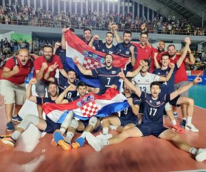 Oran, 4.7.2022.- Hrvatski odbojkai su u ponedjeljak na Mediteranskim igrama u Oranu osvojili zlatnu medalju nakon to su u finalu sa 3-0 (25-22, 30-28, 25-20) svladali panjolsku. 
foto HINA/ B.E.T./ ua