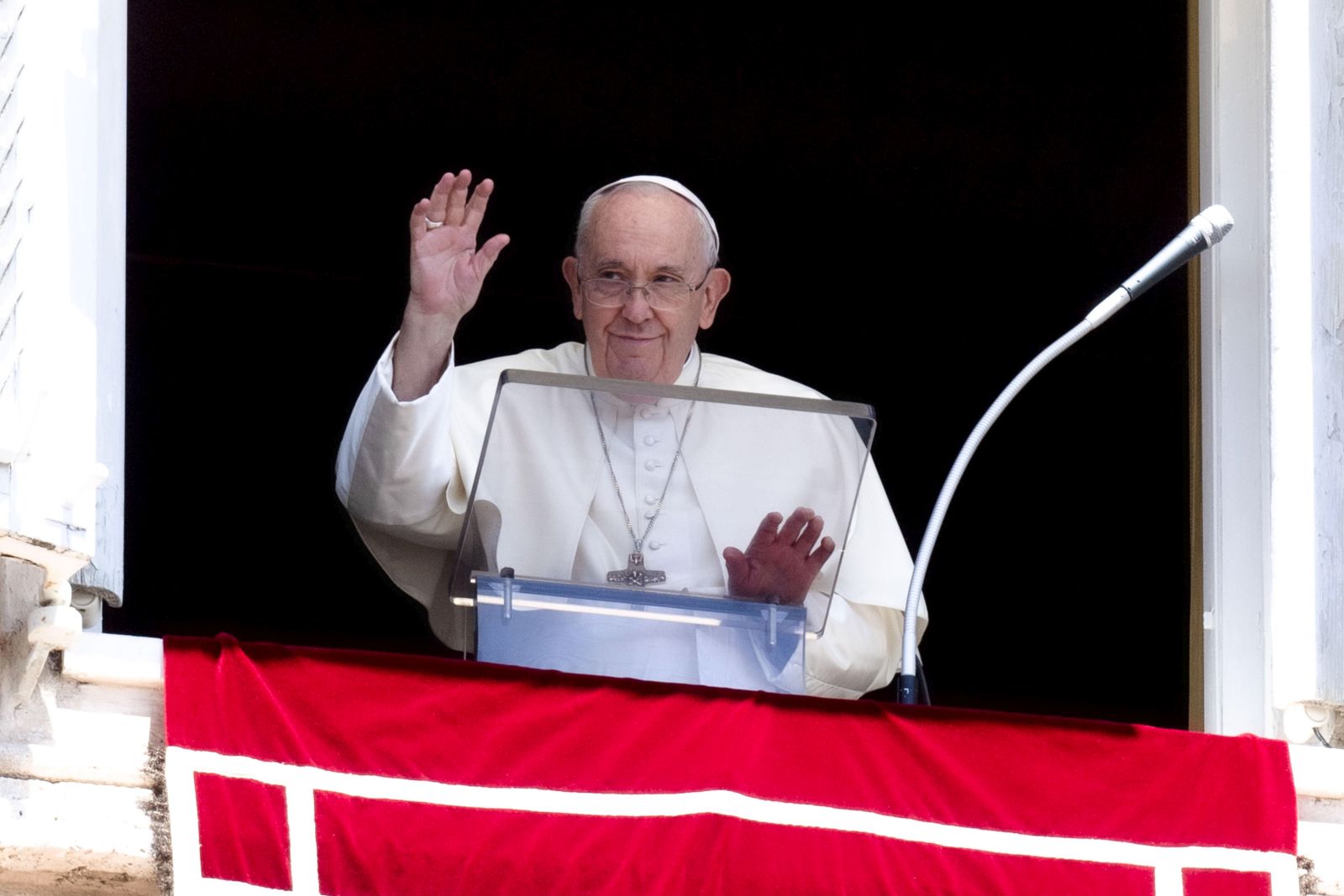 epa10099727 A handout picture provided by the Vatican Media shows Pope Francis leading the Angelus prayer from the window of his office overlooking Saint Peter's Square at the Vatican, 31 July 2022.  EPA/VATICAN MEDIA HANDOUT  HANDOUT EDITORIAL USE ONLY/NO SALES