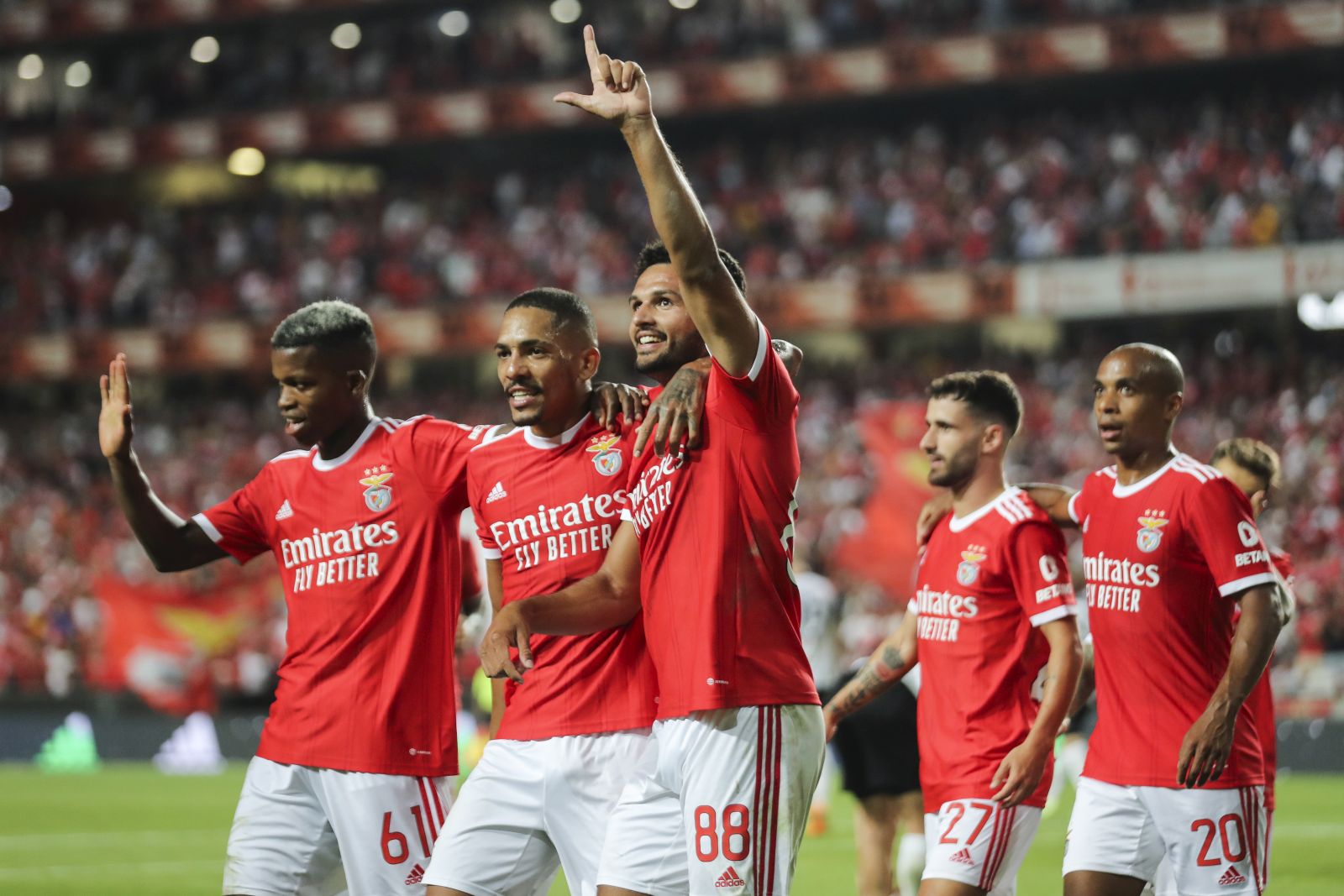 epa10103175 Benfica player Goncalo Ramos (C) celebrates with his team mates after scoring his third goal during the UEFA Champions League qualifying match between SL Benfica and FC Midtjylland held at Luz stadium in Lisbon, Portugal, 02 August 2022.  EPA/MIGUEL A. LOPES