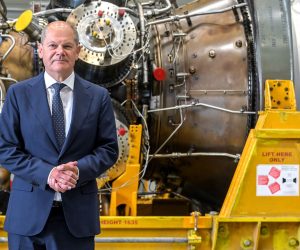epa10103667 German Chancellor Olaf Scholz arrives to view the turbine serviced in Canada for the Nord Stream 1 natural gas pipeline at the Siemens Energy site in Muelheim an der Ruhr, Germany, 03 August 2022. Russia had already sharply curtailed gas deliveries through the Nord Stream 1 pipeline in mid-June, citing the defective turbine, and has now cut it down to 20 percent of capacity. Representatives of the Russian side had cited problems with the import of the turbine, such as missing customs documents. The German government called this a pretext by the Russian side for not fulfilling the supply contracts.  EPA/SASCHA STEINBACH